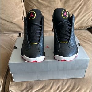 JORDAN 13 RETRO 'PLAYOFF' 2023 men size 8 like new black & true red like new